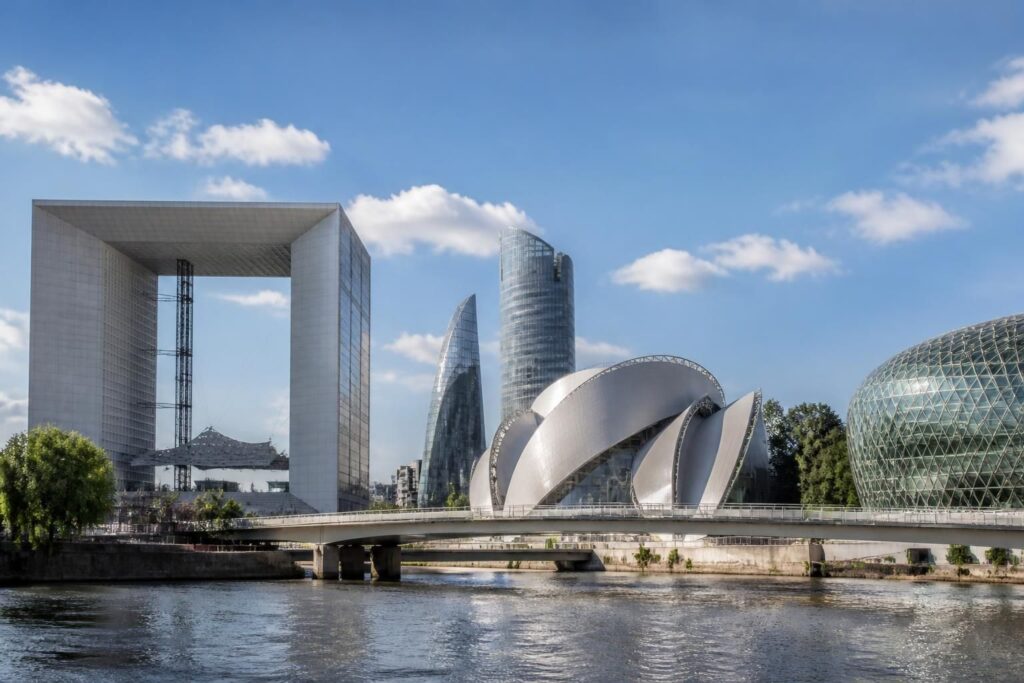 découvrez les figures emblématiques et les réalisations majeures de l'architecture contemporaine française, alliant innovation, créativité et patrimoine.
